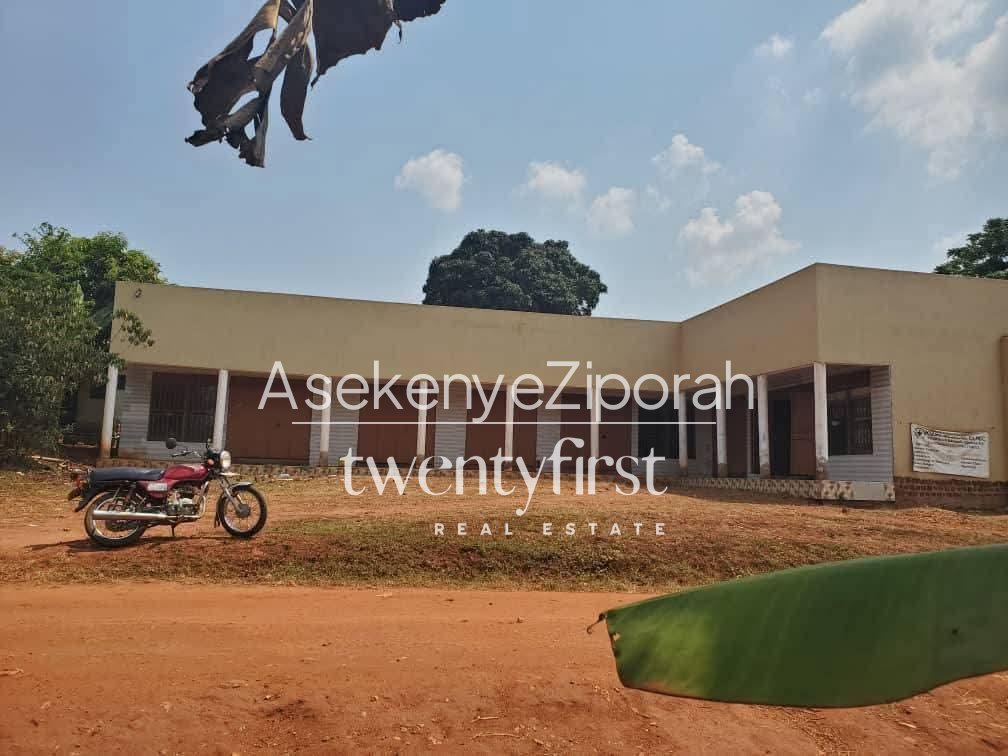 7Big shops with 4 rentals and warehouse for sale at Gayaza Kiwenda kiziri